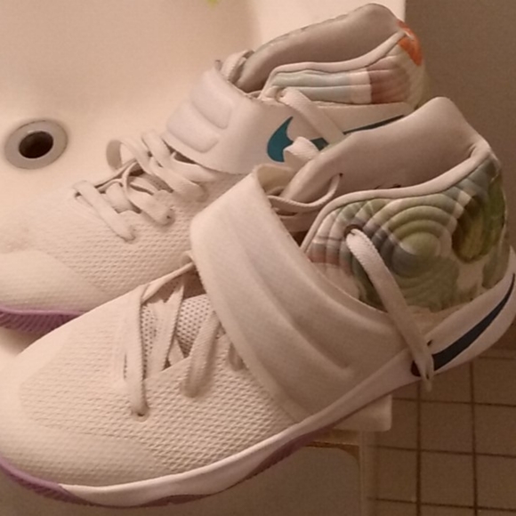 Kyrie 2s - Picture 1 of 4